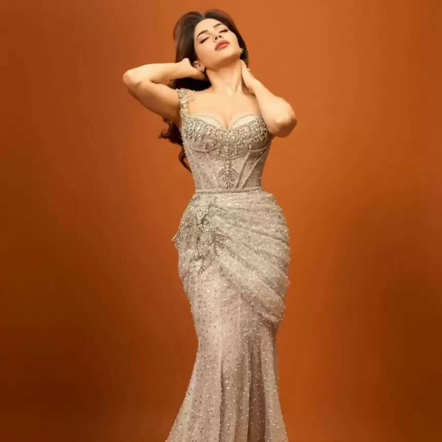 निक्की तंबोली का इवेंट लुक और सोशल मीडिया पर हंगामा