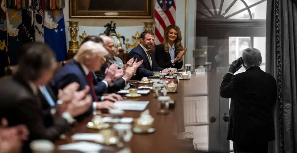 व्हाइट हाउस के रहस्यमय संदेशों ने बढ़ाई अटकलें