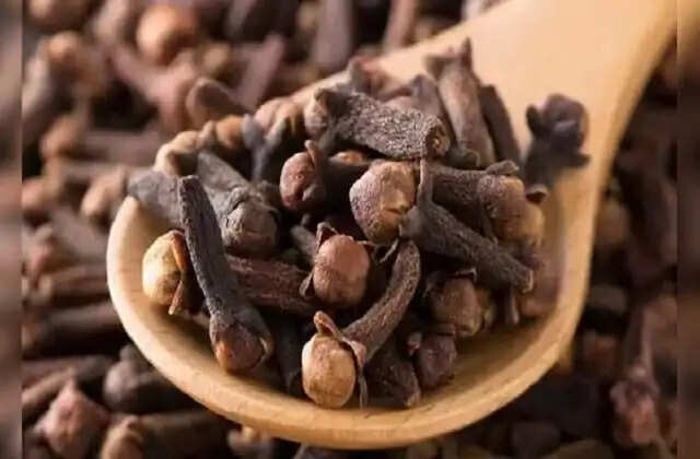 दांतों की सड़न से छुटकारा पाने के लिए 5 प्रभावी घरेलू उपाय