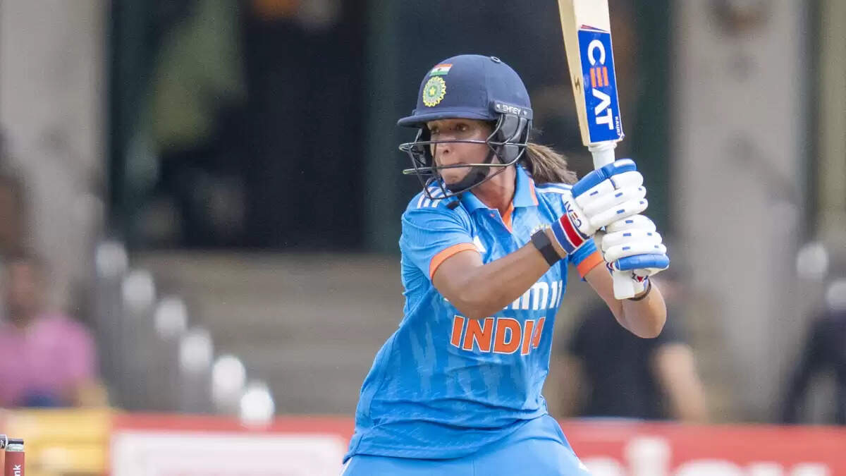 टीम इंडिया ने इंग्लैंड के खिलाफ 5 T20I सीरीज के लिए 15 सदस्यीय दल की घोषणा की