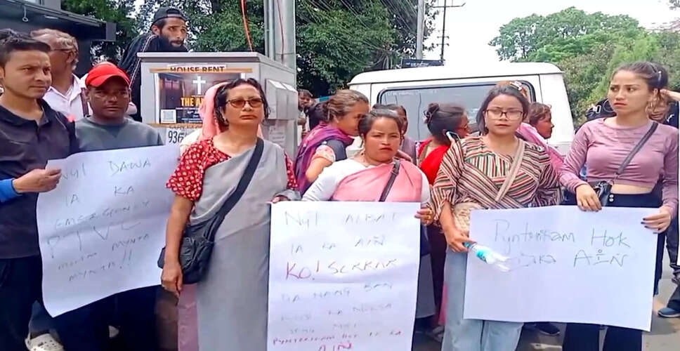 शिलांग में बेघर करने के खिलाफ विक्रेताओं का प्रदर्शन