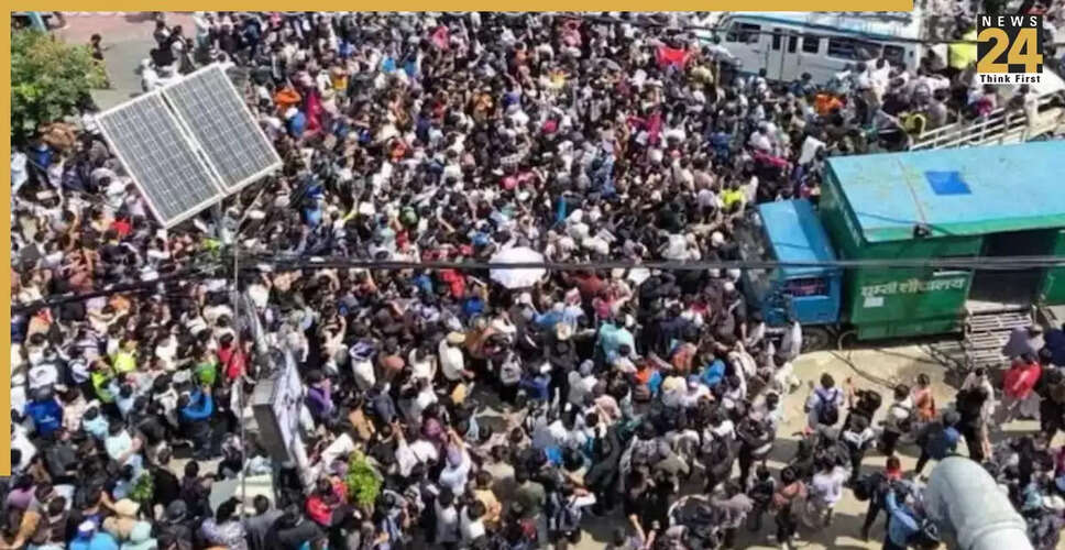 नेपाल में प्रदर्शनों का असर भारत पर, कांग्रेस कार्यालय में तोड़फोड़