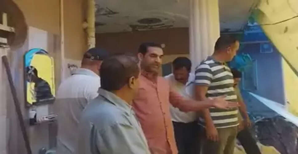 कांगड़ा: भूस्खलन से तीन मंजिला मकान गिरने की कगार पर, तीन परिवार हुए बेघर