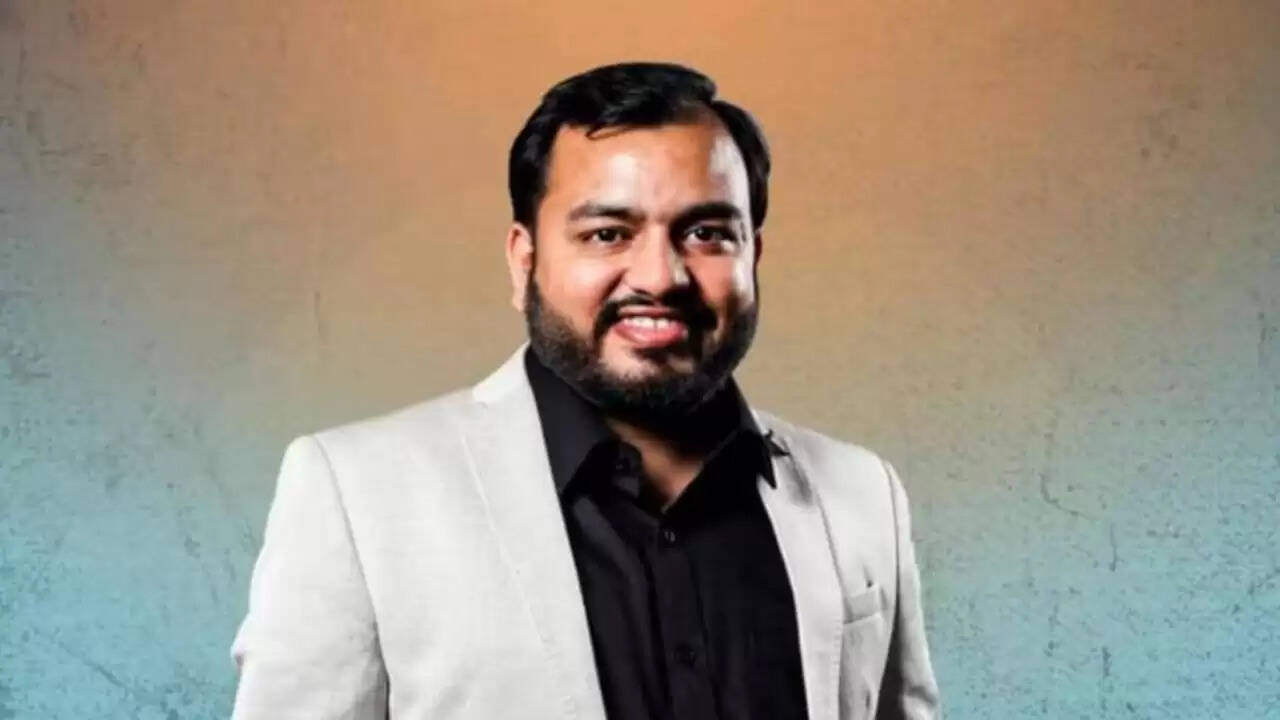 अलख पांडे की संपत्ति में बेतहाशा वृद्धि, शाहरुख खान को पीछे छोड़ा