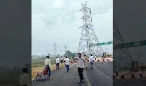 दिल्ली-देहरादून कॉरिडोर में एचटी लाइन के खंभे को गिराने से दो घंटे जाम
