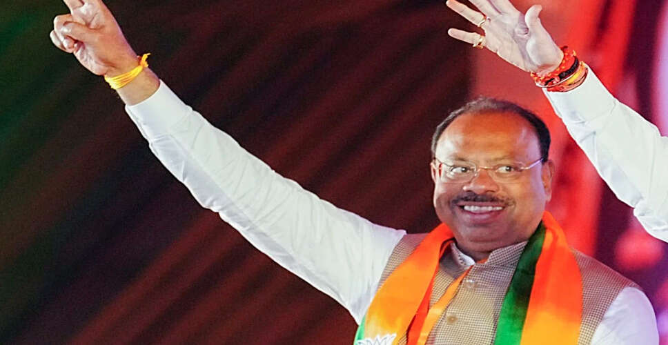 महाराष्ट्र में बाढ़ प्रभावित क्षेत्रों के दौरे पर नेताओं के खिलाफ काले झंडे दिखाने की चेतावनी
