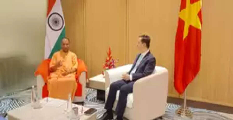 यूपी इंटरनेशनल ट्रेड शो 2024 : उद्घाटन समारोह में वियतनाम के डेलिगेशन से मिले सीएम योगी