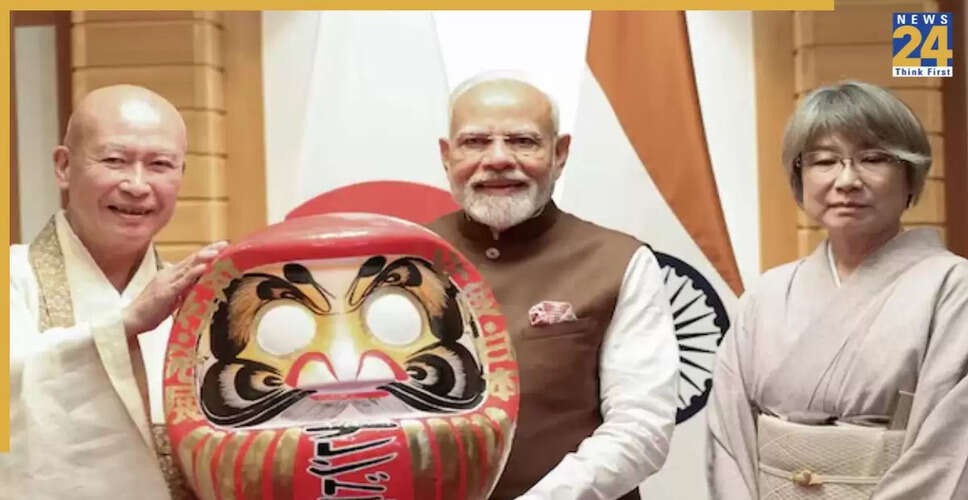 प्रधानमंत्री मोदी को जापान में मिला दारुमा गुड़िया का उपहार