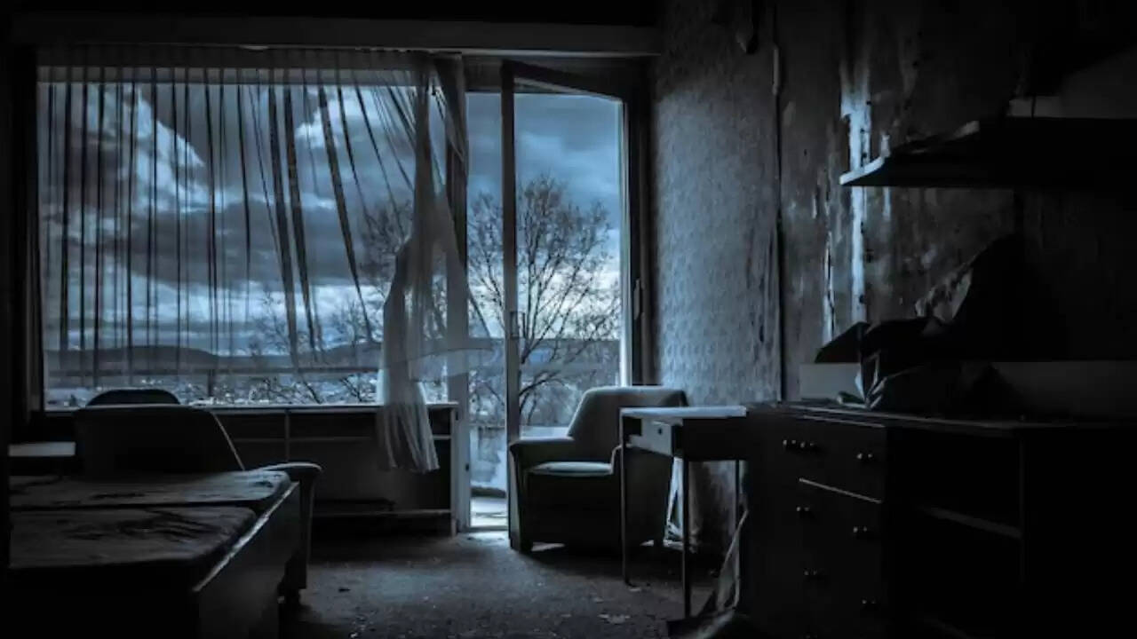 वास्तु टिप्स: घर में सकारात्मक ऊर्जा बनाए रखने के लिए क्या न रखें