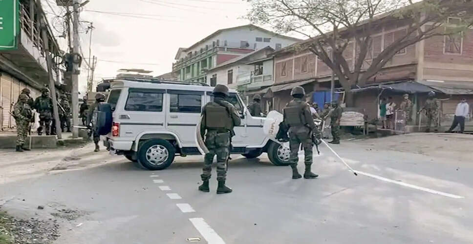 मणिपुर में रॉकेट हमले के बाद इंटरनेट सेवा निलंबित, हिंसा भड़की