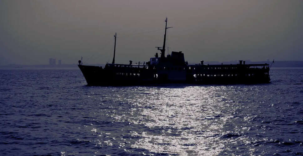 लीबिया के तट पर प्रवासी नाव का डूबना, कई लापता और दो मृत