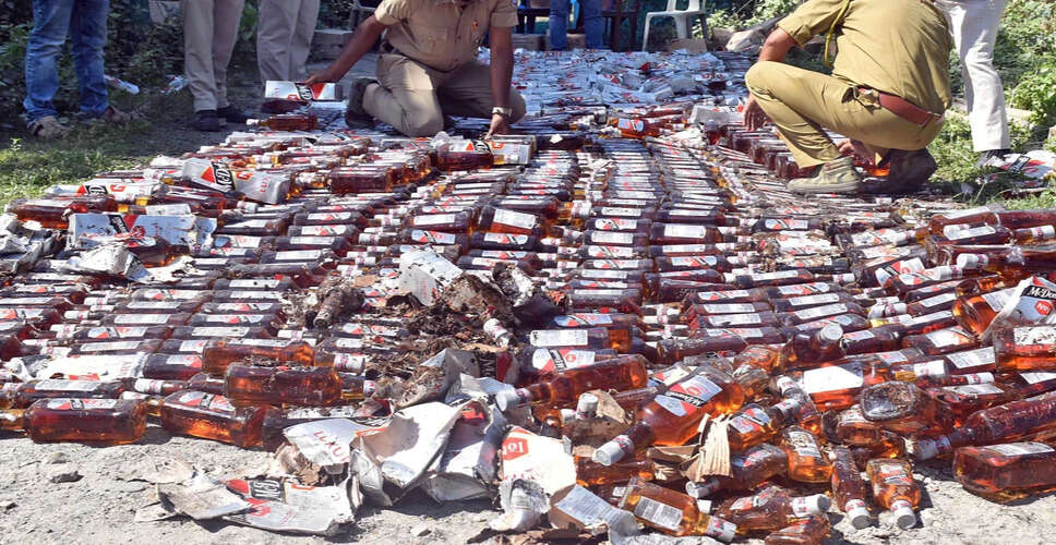 झारखंड में अवैध शराब फैक्टरी का भंडाफोड़, दो गिरफ्तार