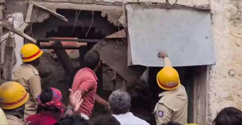 कर्नाटका में भारी बारिश से घर की छत गिरने से चार लोगों की मौत