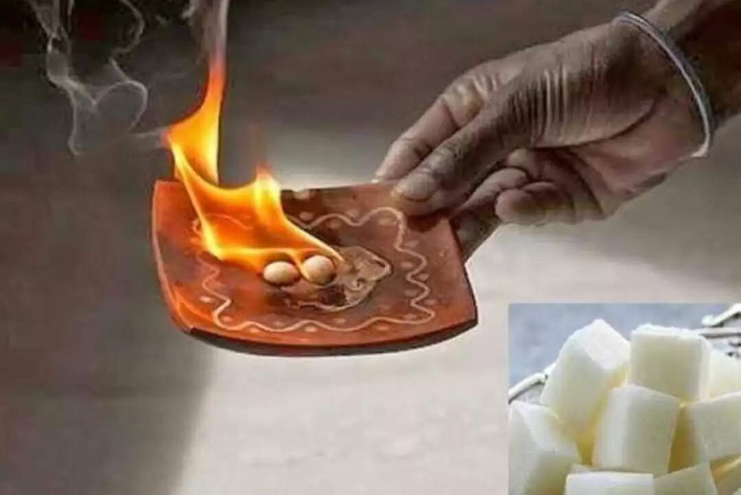 कपूर के अद्भुत उपाय: सुख-शांति और समृद्धि के लिए