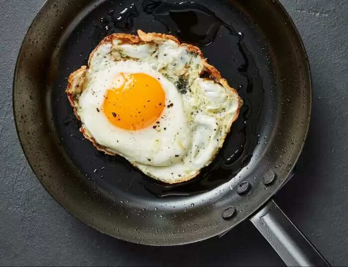 लोहे की कढ़ाही में क्या न पकाएं: जानें नुकसानदायक खाद्य पदार्थ