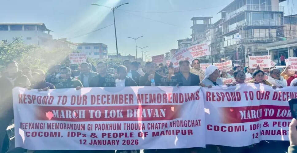 इम्फाल में विस्थापितों का बड़ा प्रदर्शन, सुरक्षित वापसी की मांग