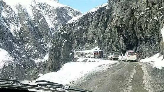 भारत की 5 सबसे खतरनाक सड़कें: जानिए किन रास्तों पर चलना है जोखिम भरा