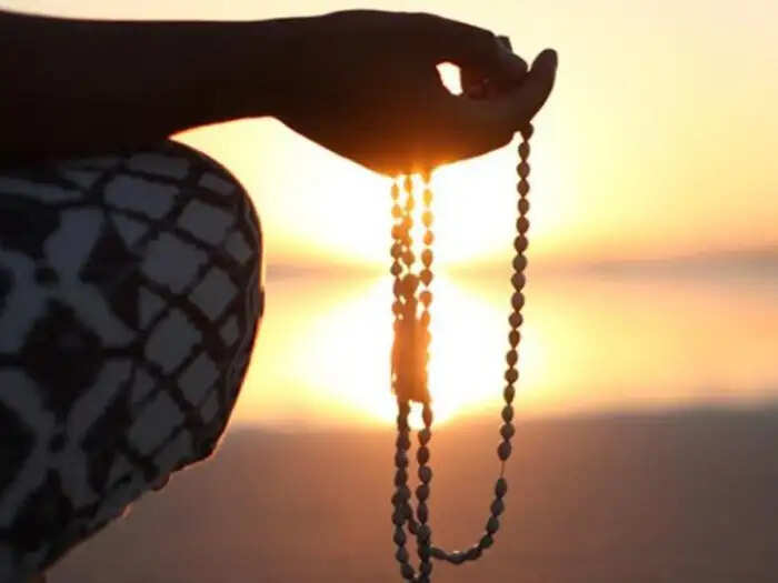 शनिवार के दिन शनिदेव को प्रसन्न करने के 5 प्रभावी उपाय
