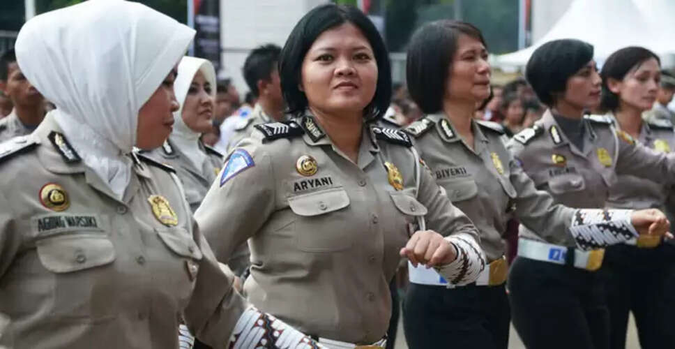 इंडोनेशिया में महिलाओं के लिए पुलिस बनने की कठिनाइयाँ