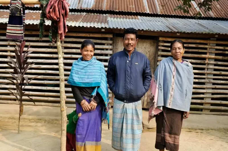 बांग्लादेश की मंडी जनजाति की अनोखी परंपरा: पिता से पति बनने की कहानी