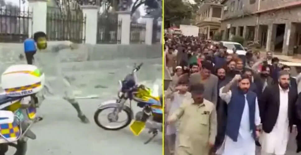 पाकिस्तान में पेट्रोल की कीमतों में वृद्धि पर व्यापक विरोध प्रदर्शन