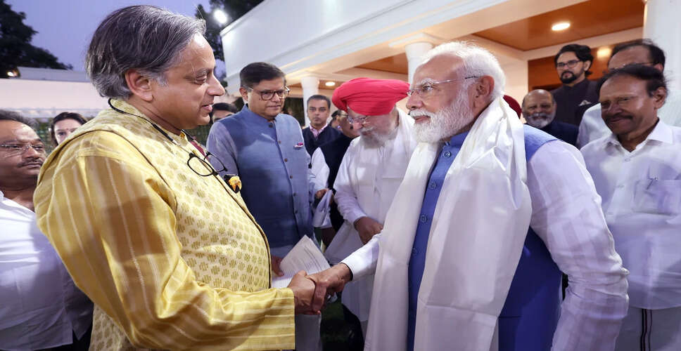 शशि थरूर ने मोदी की विदेश नीति की सराहना की, कांग्रेस में बढ़ी असहजता