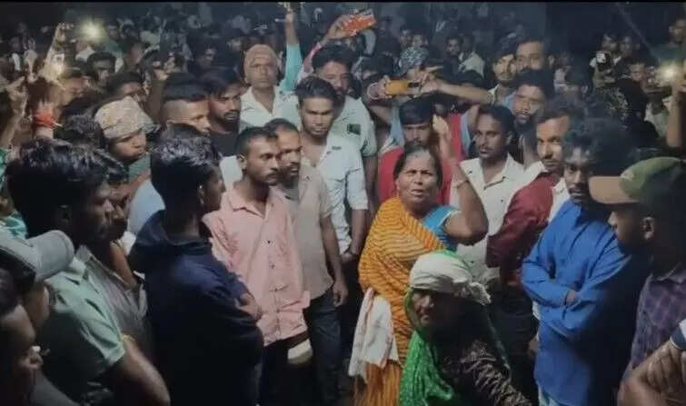 हरसूद में लव जिहाद पीड़िता की मौत पर प्रदर्शन, आरोपी के खिलाफ कार्रवाई की मांग