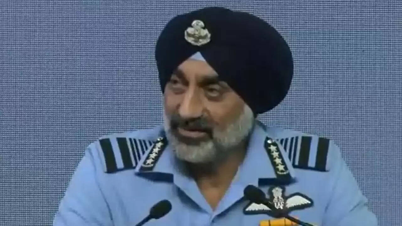 भारतीय वायुसेना प्रमुख ने ऑपरेशन सिंदूर की जानकारी दी: पाकिस्तान के F-16 पर हमला