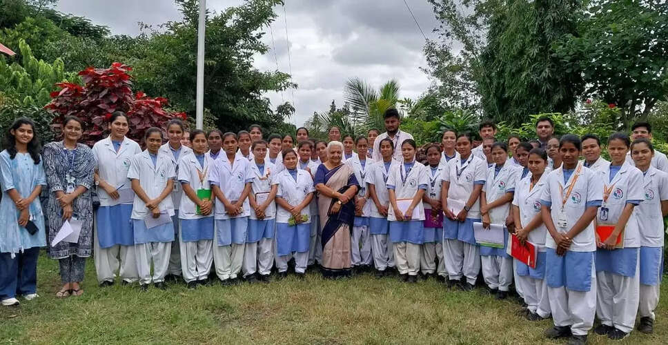 बीएससी नर्सिंग छात्रों ने जिमी मगिलिगन सेंटर का शैक्षणिक दौरा किया