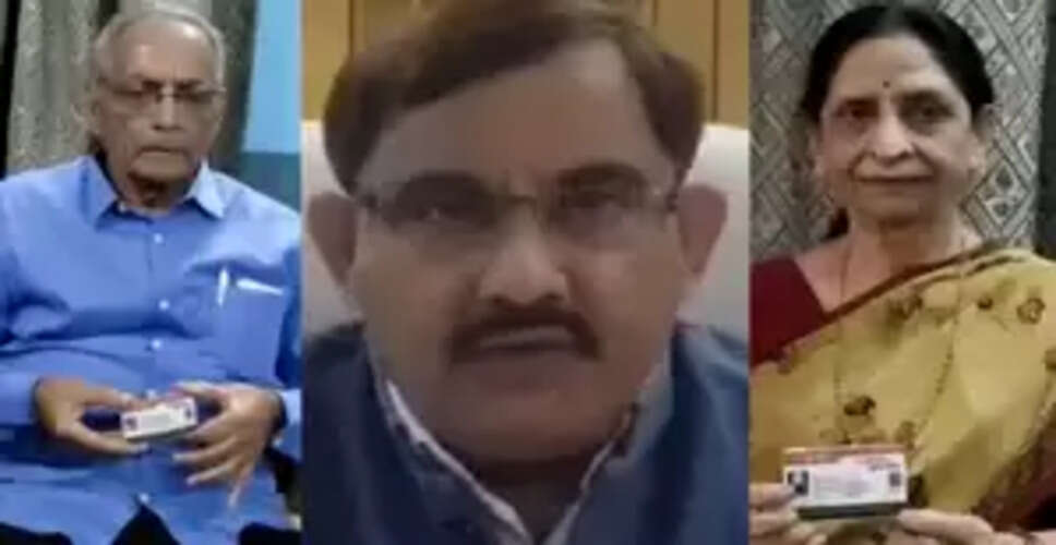 यूपी : बाराबंकी में 70 वर्ष से अधिक आयु के लोगों का बन रहा 'आयुष्मान कार्ड', पीएम मोदी का जताया आभार
