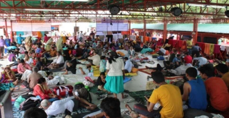 भारी बारिश के चलते अमरनाथ यात्रा अस्थायी रूप से रोकी गई