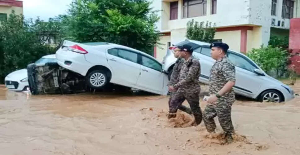जम्मू : बाढ़ में 3500 से अधिक लोगों को सुरक्षित स्थानों पर पहुंचाया गया