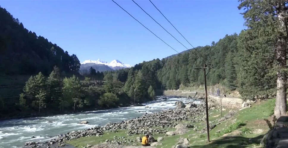 पहलगाम होटल पर विदेशी नागरिकों के ठहरने की जानकारी छिपाने का मामला