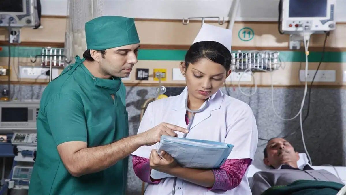 चीन में डॉक्टरों की लापरवाही पर कार्रवाई, 19 अधिकारियों पर गिरी गाज