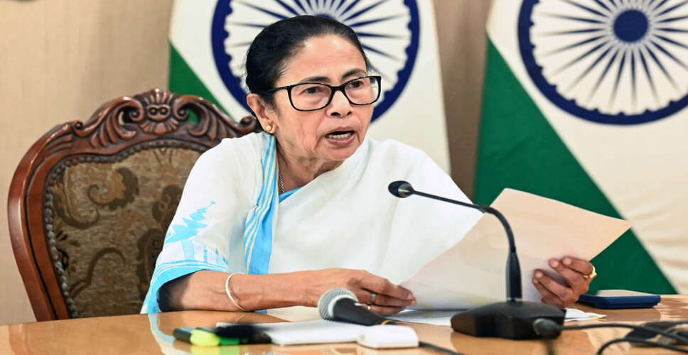 ममता बनर्जी ने पीएम मोदी से पद का सम्मान करने की अपील की