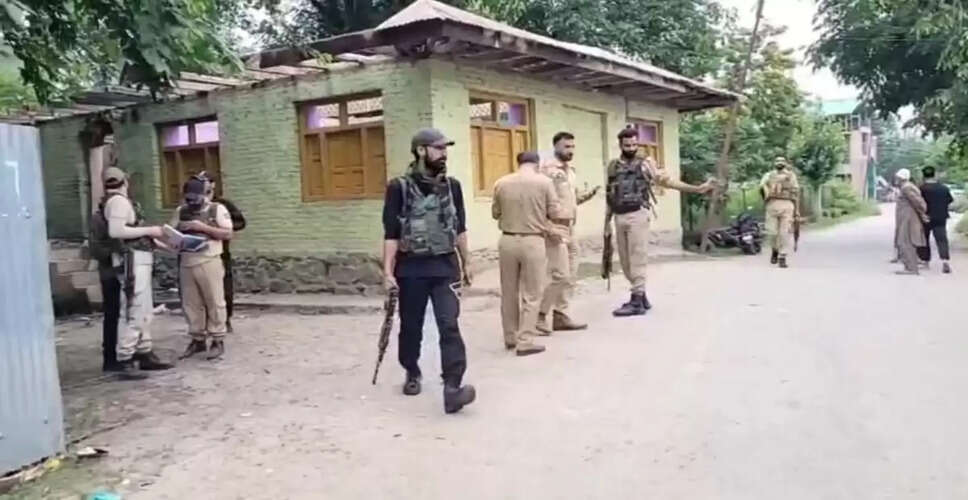 हंदवाड़ा में मस्जिद के ध्वंस के दौरान विस्फोट, तीन लोग घायल
