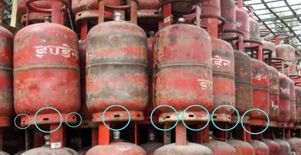 गैस सिलेंडर के छोटे छेद: जानें इसके पीछे का रहस्य