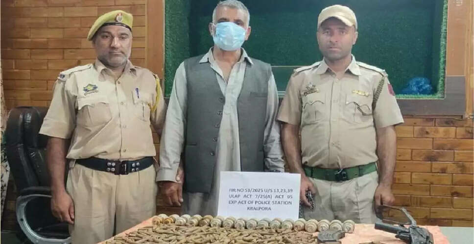 जम्मू-कश्मीर में आतंकवादी सहयोगी गिरफ्तार, सुरक्षा बलों ने की बड़ी कार्रवाई