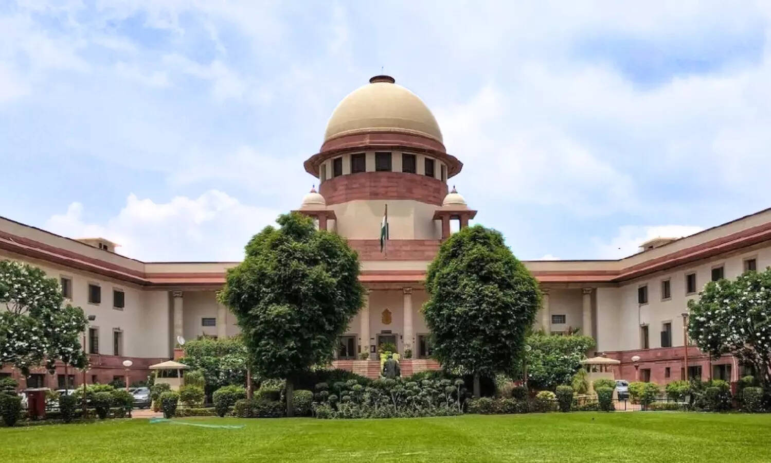 सुप्रीम कोर्ट का महत्वपूर्ण फैसला: बेटियों को पिता की संपत्ति से बेदखल करने का अधिकार