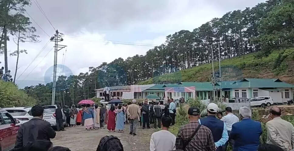 मॉवपट में मंत्रियों का विरोध: स्थानीय निवासियों ने उठाए मुद्दे