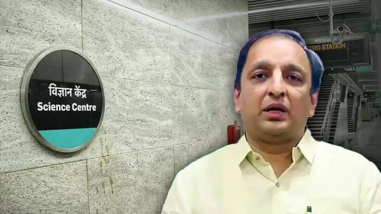 कांग्रेस ने बीजेपी पर नेहरू के नाम से मेट्रो स्टेशन का नाम बदलने का आरोप लगाया