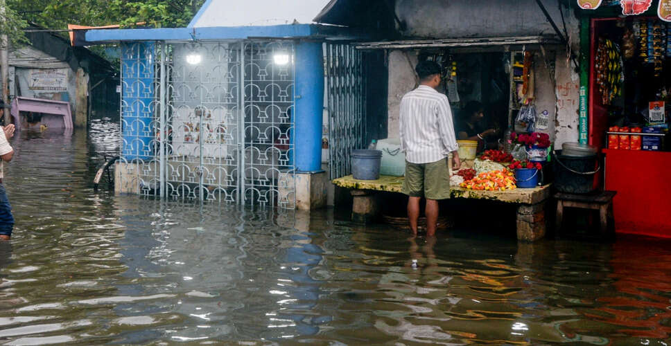 महाराष्ट्र में बाढ़ पीड़ितों की मदद के लिए मंदिरों का योगदान, उपाध्ये ने उठाए सवाल