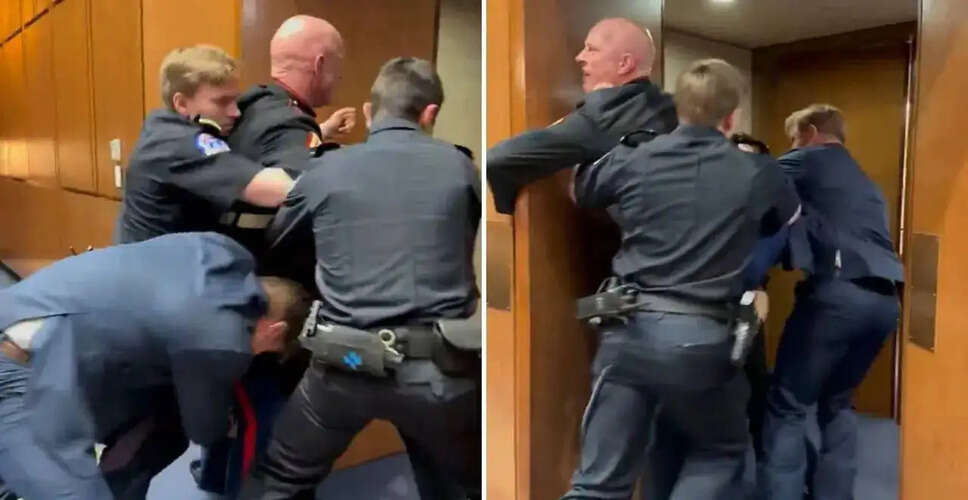 सीनेट सुनवाई में प्रदर्शनकारी की जबरन निकासी पर विवाद