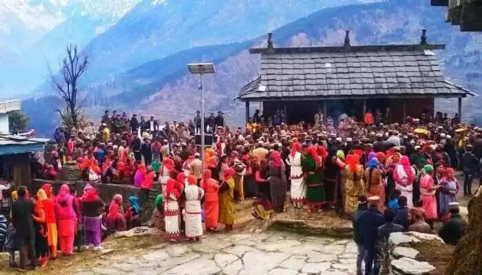 हिमाचल प्रदेश के पीणी गांव की अनोखी परंपरा: महिलाएं 5 दिन बिना कपड़ों के