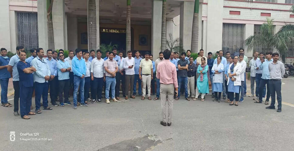 आदिवासी चिकित्सा परिवार ने मुख्यमंत्री को ज्ञापन सौंपा