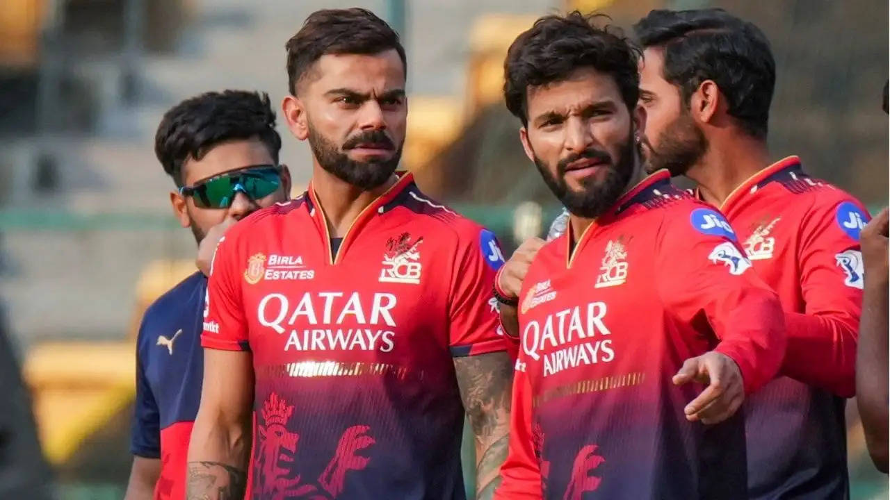 RCB के अनबॉक्स इवेंट में फैंस का गुस्सा, पैसे वापस करने की मांग