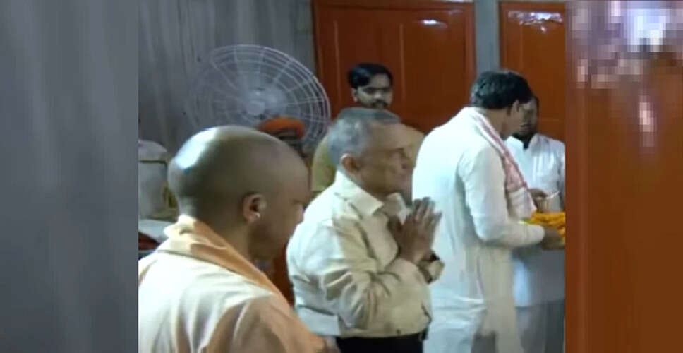 सीडीएस जनरल अनिल चौहान ने गोरखपुर में गोरखनाथ मंदिर में की पूजा
