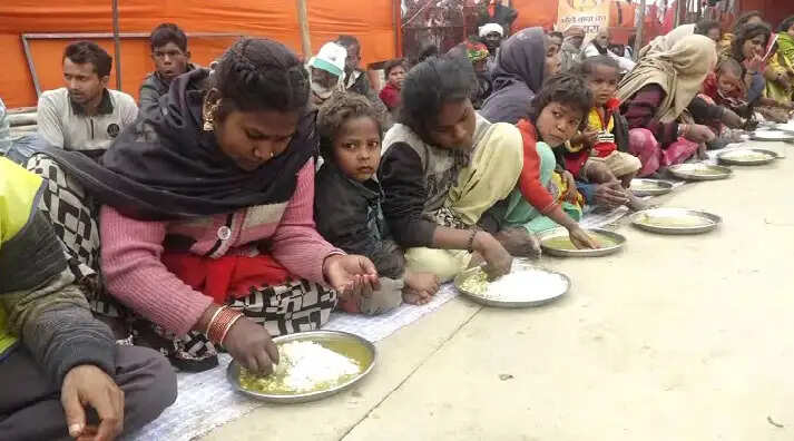 भंडारे का महत्व: क्यों नहीं खाना चाहिए भंडारे का भोजन?