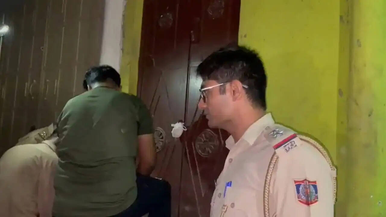 बलिया में स्पा सेंटर पर छापेमारी: 7 नाबालिग लड़कियों को किया गया रेस्क्यू