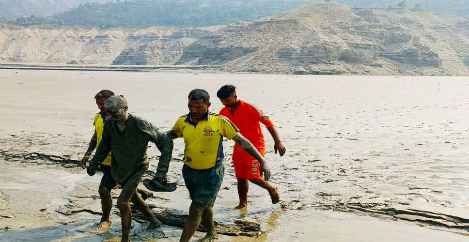 उत्तरकाशी में भूस्खलन के कारण फंसे 151 पर्यटक, महाराष्ट्र सरकार कर रही मदद